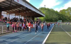 Laufbahn und Tribüne