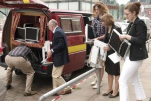 pc spende heinrich heine gymnasium alle packen mit an 