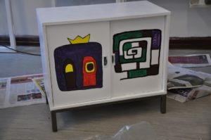 schiebeschrank mit hundertwassermotiven