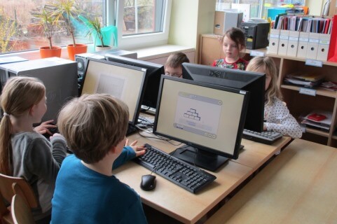 sonnenberg schüler vorm pc