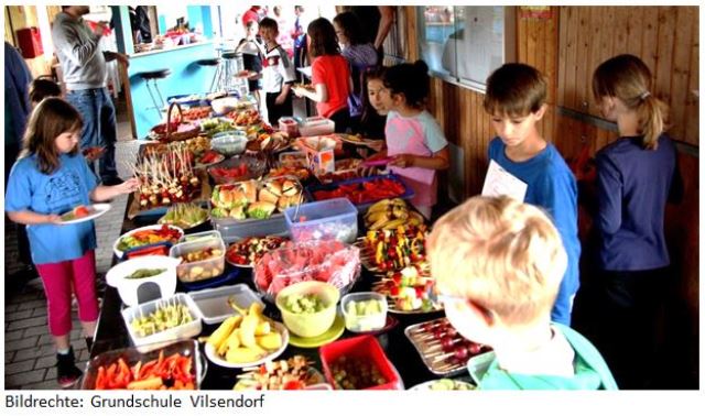 Für das leibliche Wohl der Läufer des Sponsorenlauf der Grundschule Vilsendorf ist gesorgt