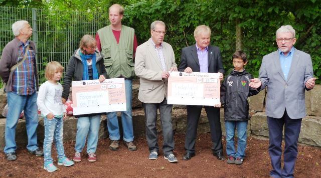 Übergabe der Spenden der Friedrich-Rückert-Grundschule 