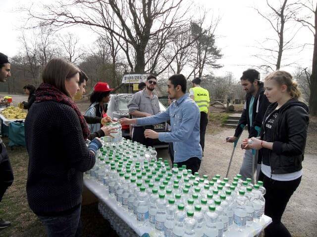 Wasserversorung während des Sponsorenlaufs