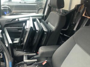 Monitore auf Beifahrersitz