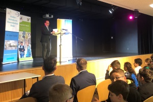 Thomas Kufen, Oberbürgermeister der Stadt Essen, spricht Eröffnungsworte bei der Auftaktveranstaltung in Essen.