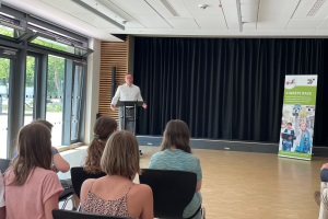Der Schulleiter Dirk Böckmann, bei der Auftaktveranstaltung in Reinbek 2023.