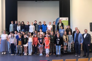 Die Schülerinnen und Schüler des Emelie-Wüstenfeld-Gymnasiums in Hamburg sind bereit für das E-Waste Race 2023