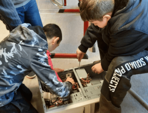 Ein Computer wird auseinandergebaut