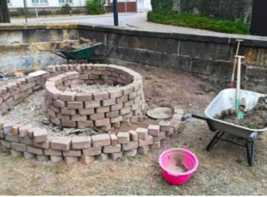 Kräuterschnecke Schubkarre