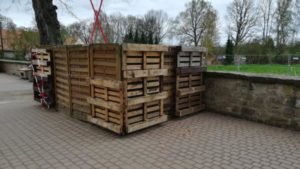 Schulhof-Palettenbeet